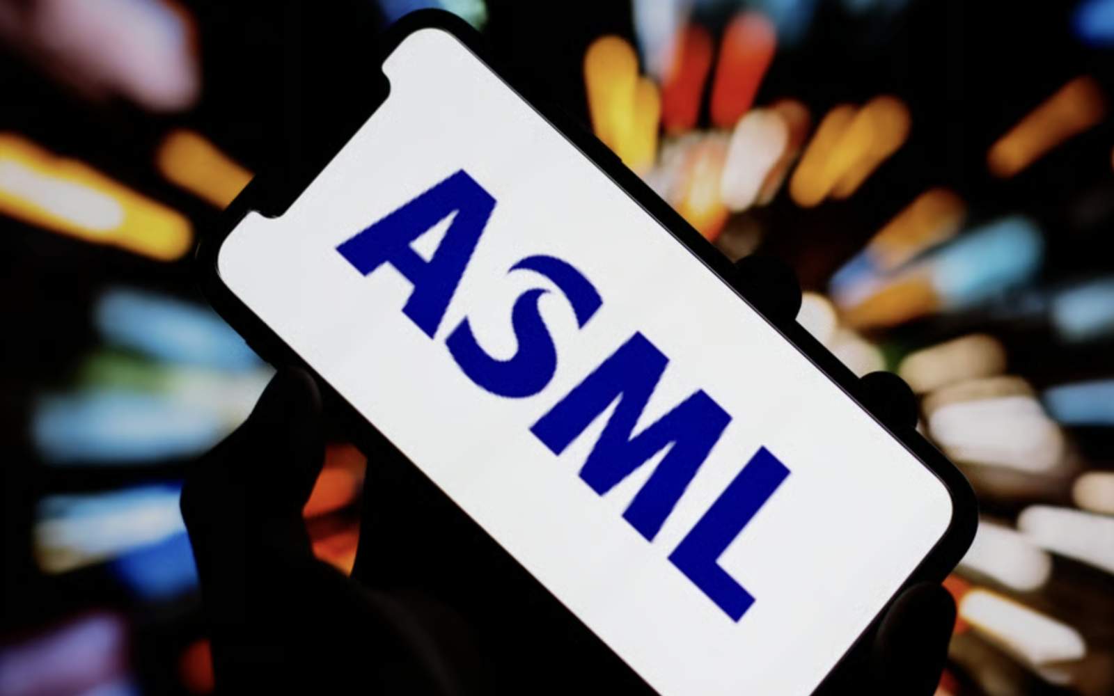 Advanced EUV lithography machine inside a semiconductor fabrication plant illustrating the ASML working capital requirements